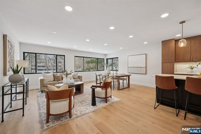 141 Pond Drive 14A, Twp Of Washington, NJ 07676