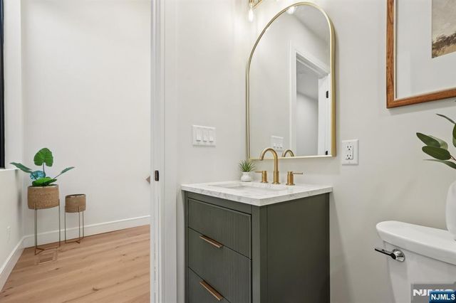 141 Pond Drive 14A, Twp Of Washington, NJ 07676