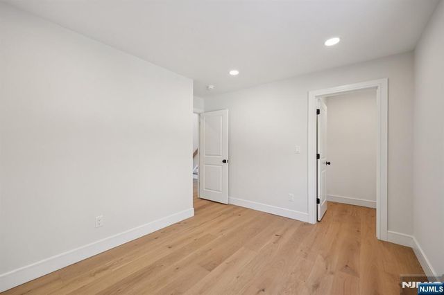 141 Pond Drive 14A, Twp Of Washington, NJ 07676