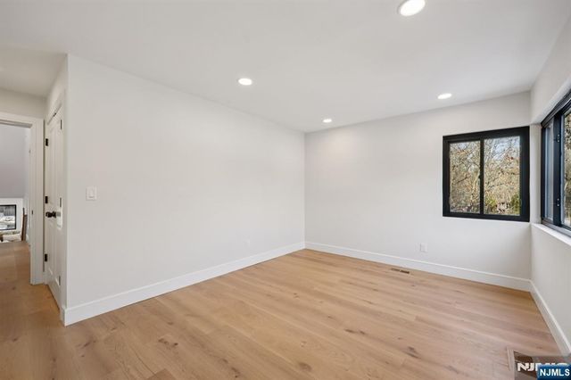 141 Pond Drive 14A, Twp Of Washington, NJ 07676