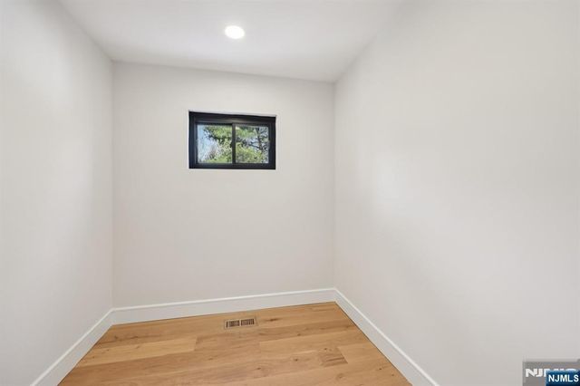 141 Pond Drive 14A, Twp Of Washington, NJ 07676