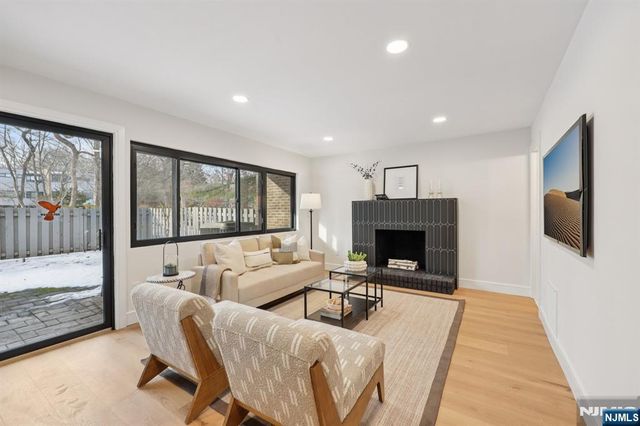 141 Pond Drive 14A, Twp Of Washington, NJ 07676