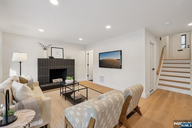 141 Pond Drive 14A, Twp Of Washington, NJ 07676