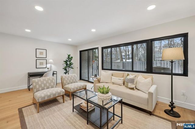 141 Pond Drive 14A, Twp Of Washington, NJ 07676