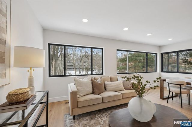 141 Pond Drive 14A, Twp Of Washington, NJ 07676