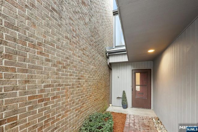 141 Pond Drive 14A, Twp Of Washington, NJ 07676