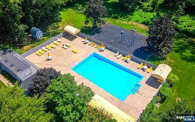 141 Pond Drive 14A, Twp Of Washington, NJ 07676