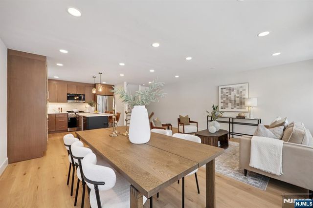 141 Pond Drive 14A, Twp Of Washington, NJ 07676