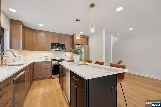 141 Pond Drive 14A, Twp Of Washington, NJ 07676