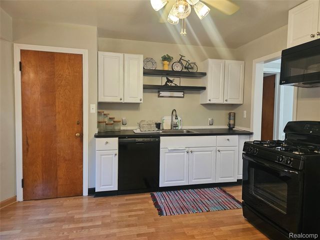 5240 Harvard Road, Detroit, MI 48224