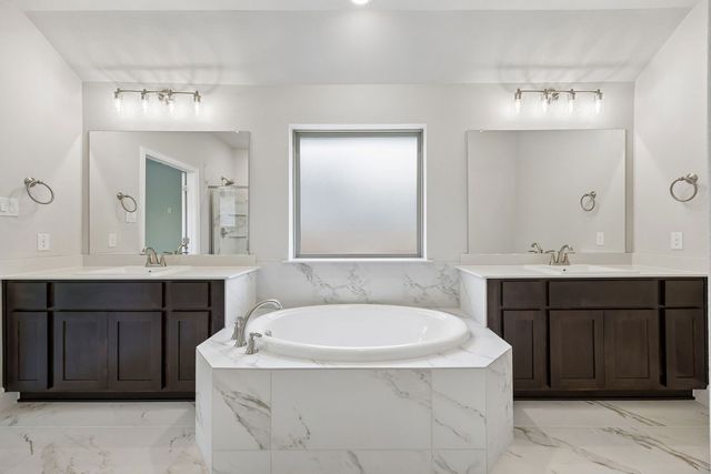 1879 Silver Birch Road, Waxahachie, TX 75165