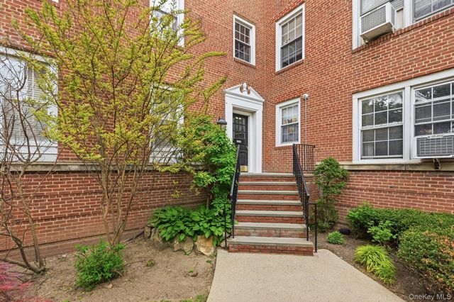 230 Central Avenue 1F, Lawrence, NY 11559