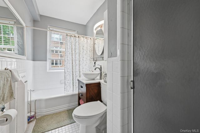 230 Central Avenue 1F, Lawrence, NY 11559
