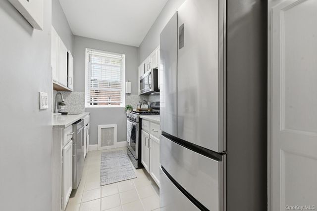 230 Central Avenue 1F, Lawrence, NY 11559