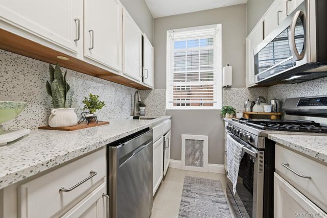 230 Central Avenue 1F, Lawrence, NY 11559