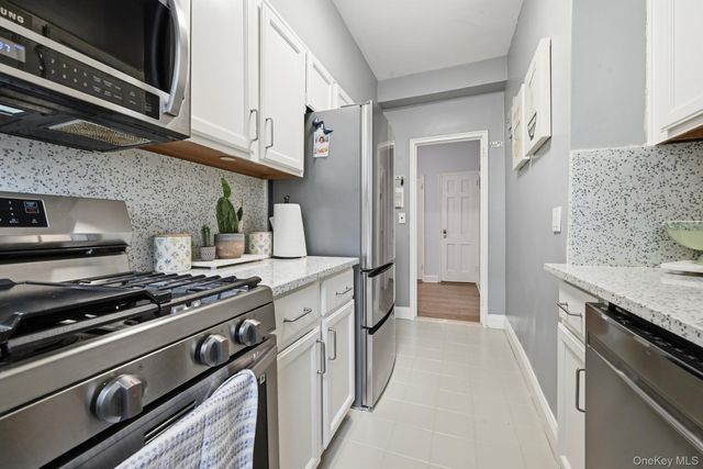 230 Central Avenue 1F, Lawrence, NY 11559