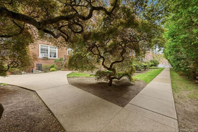 230 Central Avenue 1F, Lawrence, NY 11559