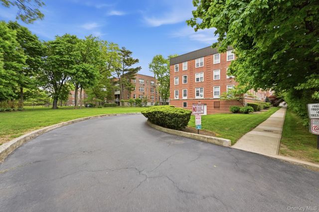 230 Central Avenue 1F, Lawrence, NY 11559