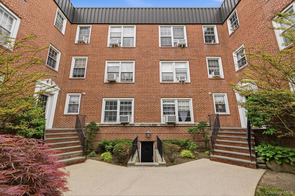 230 Central Avenue 1F, Lawrence, NY 11559