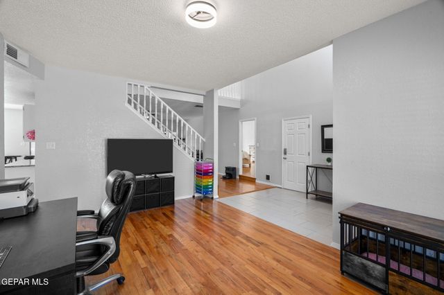 5916 VIA ROBLES Lane, El Paso, TX 79912