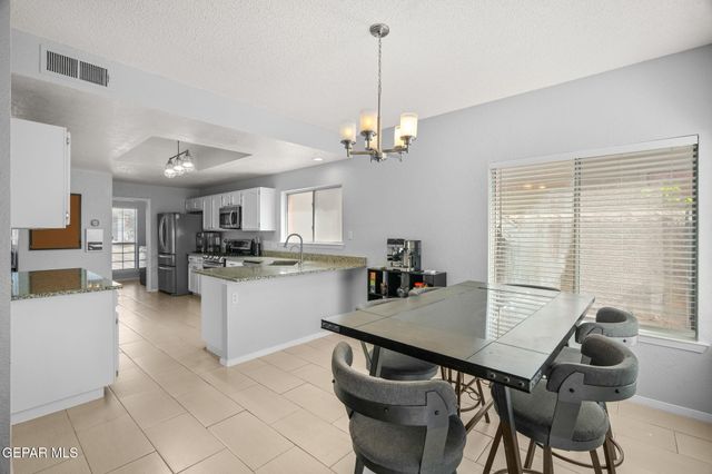 5916 VIA ROBLES Lane, El Paso, TX 79912