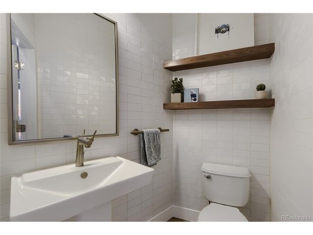 2860 Kingston St, Denver, CO 80238