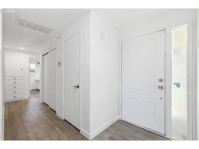 682 SUNSET Dr, Springfield, OR 97477