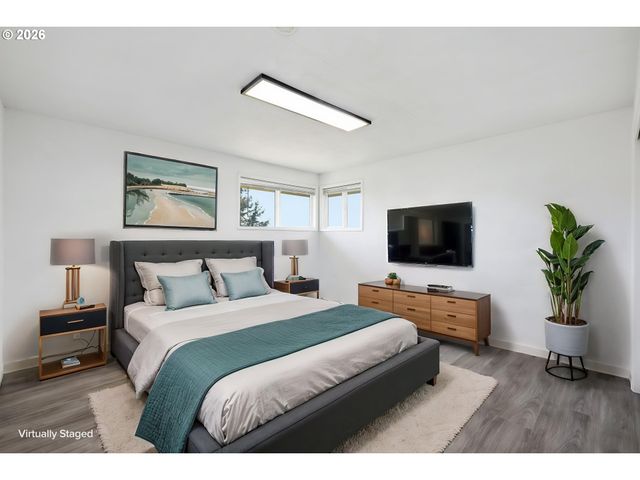 682 SUNSET Dr, Springfield, OR 97477