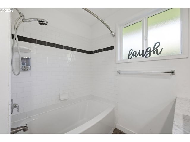 682 SUNSET Dr, Springfield, OR 97477