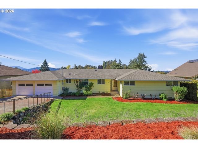 682 SUNSET Dr, Springfield, OR 97477