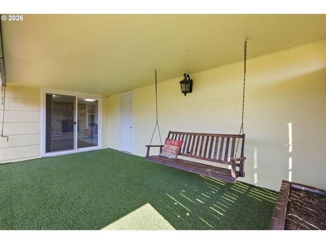 682 SUNSET Dr, Springfield, OR 97477