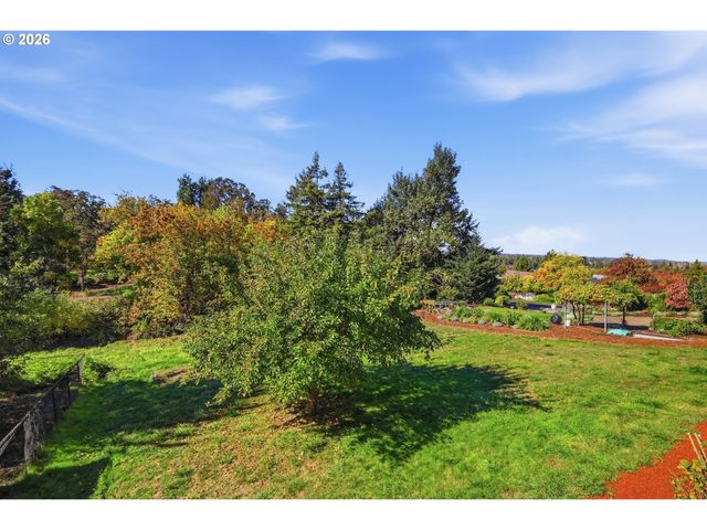 682 SUNSET Dr, Springfield, OR 97477