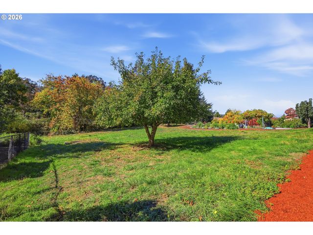 682 SUNSET Dr, Springfield, OR 97477