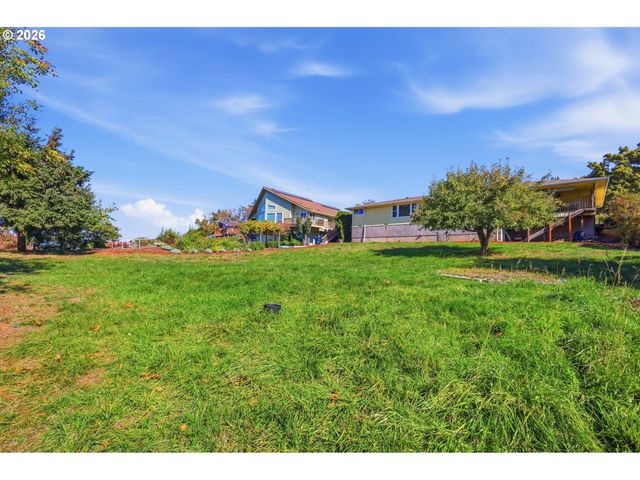 682 SUNSET Dr, Springfield, OR 97477