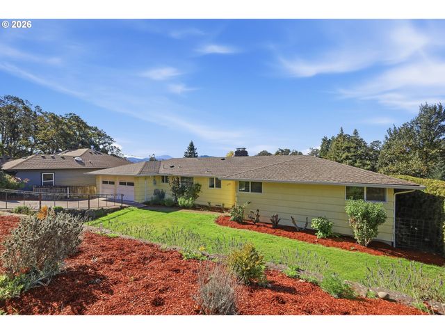 682 SUNSET Dr, Springfield, OR 97477