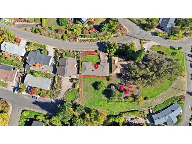 682 SUNSET Dr, Springfield, OR 97477