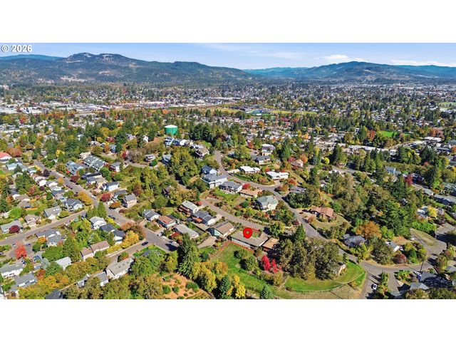 682 SUNSET Dr, Springfield, OR 97477