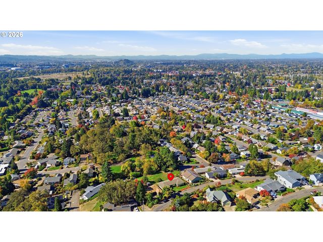 682 SUNSET Dr, Springfield, OR 97477