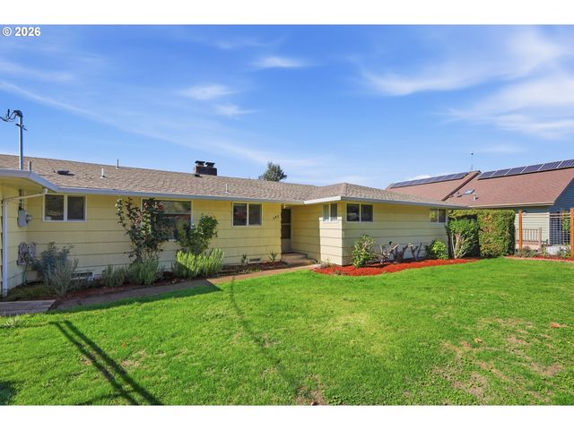 682 SUNSET Dr, Springfield, OR 97477