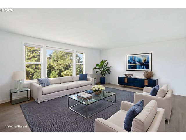 682 SUNSET Dr, Springfield, OR 97477