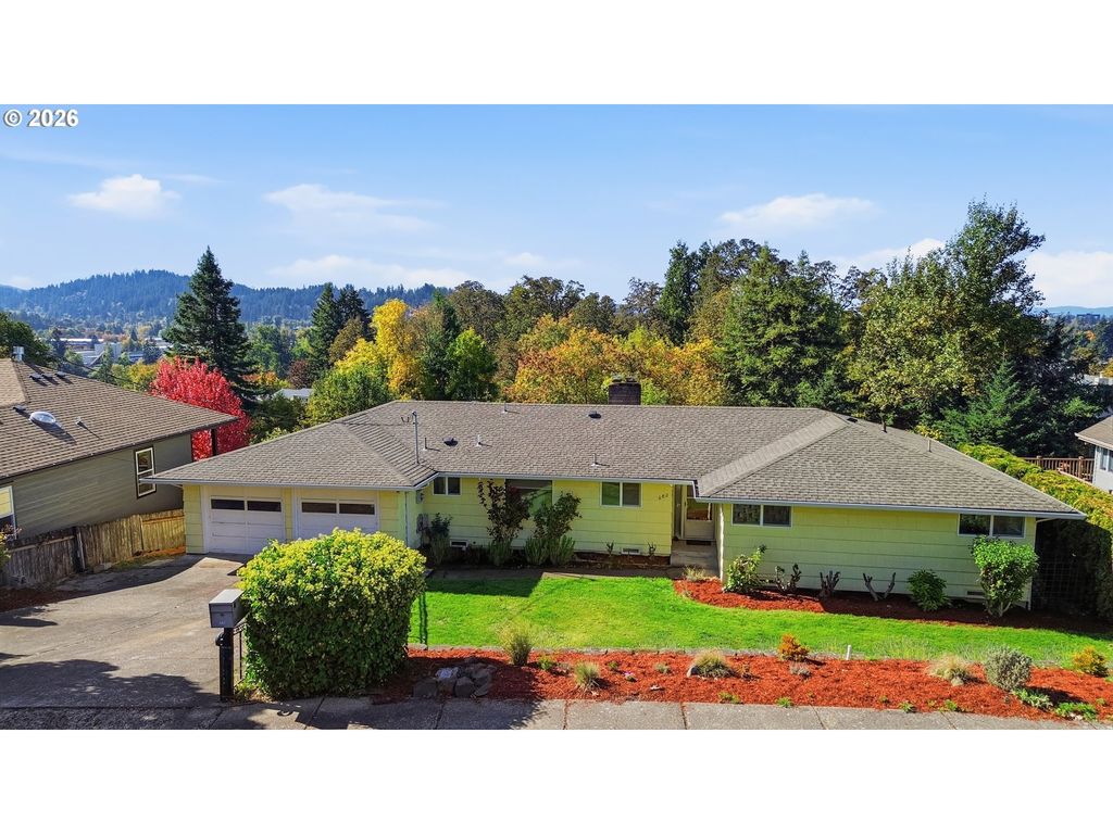 682 SUNSET Dr, Springfield, OR 97477