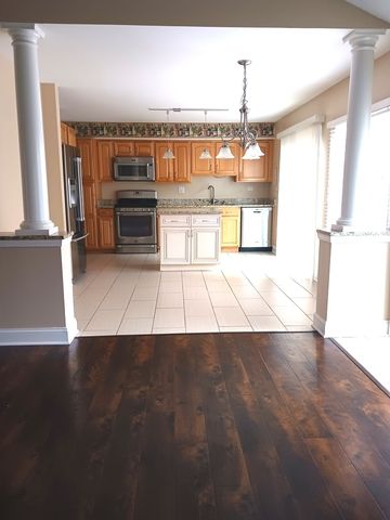 734 Colorado Court 734, Carol Stream, IL 60188