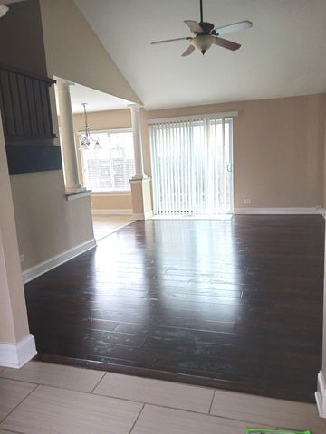 734 Colorado Court 734, Carol Stream, IL 60188