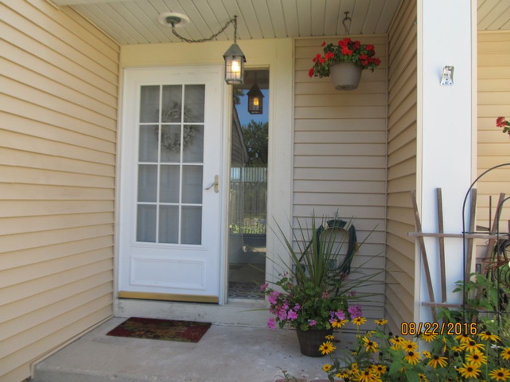 734 Colorado Court 734, Carol Stream, IL 60188