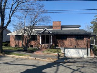 171 Shaw Rd, Brookline, MA 02467