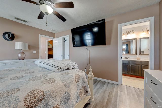 1932 Saint Lucia Drive, Newburgh, IN 47630