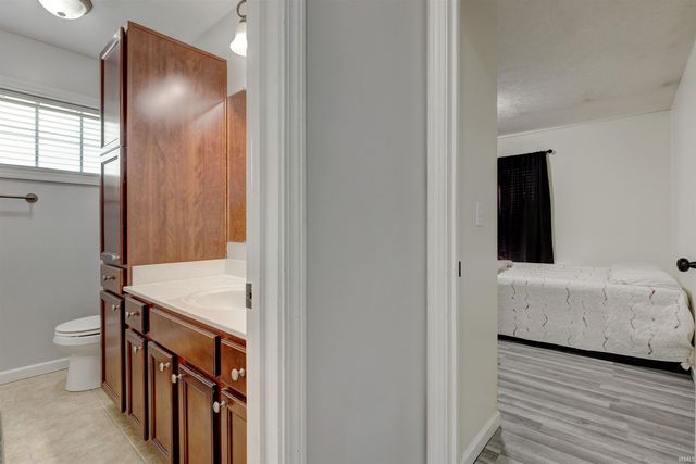 1932 Saint Lucia Drive, Newburgh, IN 47630