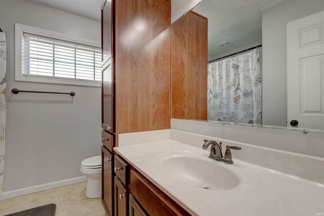 1932 Saint Lucia Drive, Newburgh, IN 47630