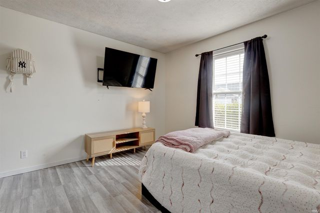 1932 Saint Lucia Drive, Newburgh, IN 47630