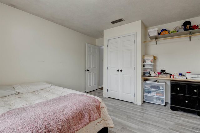 1932 Saint Lucia Drive, Newburgh, IN 47630